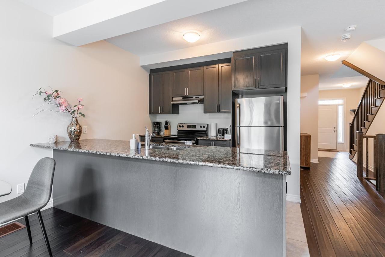 Globalstay Modern Townhomes In Lakeshore Steps To The Beach Hamilton Luaran gambar