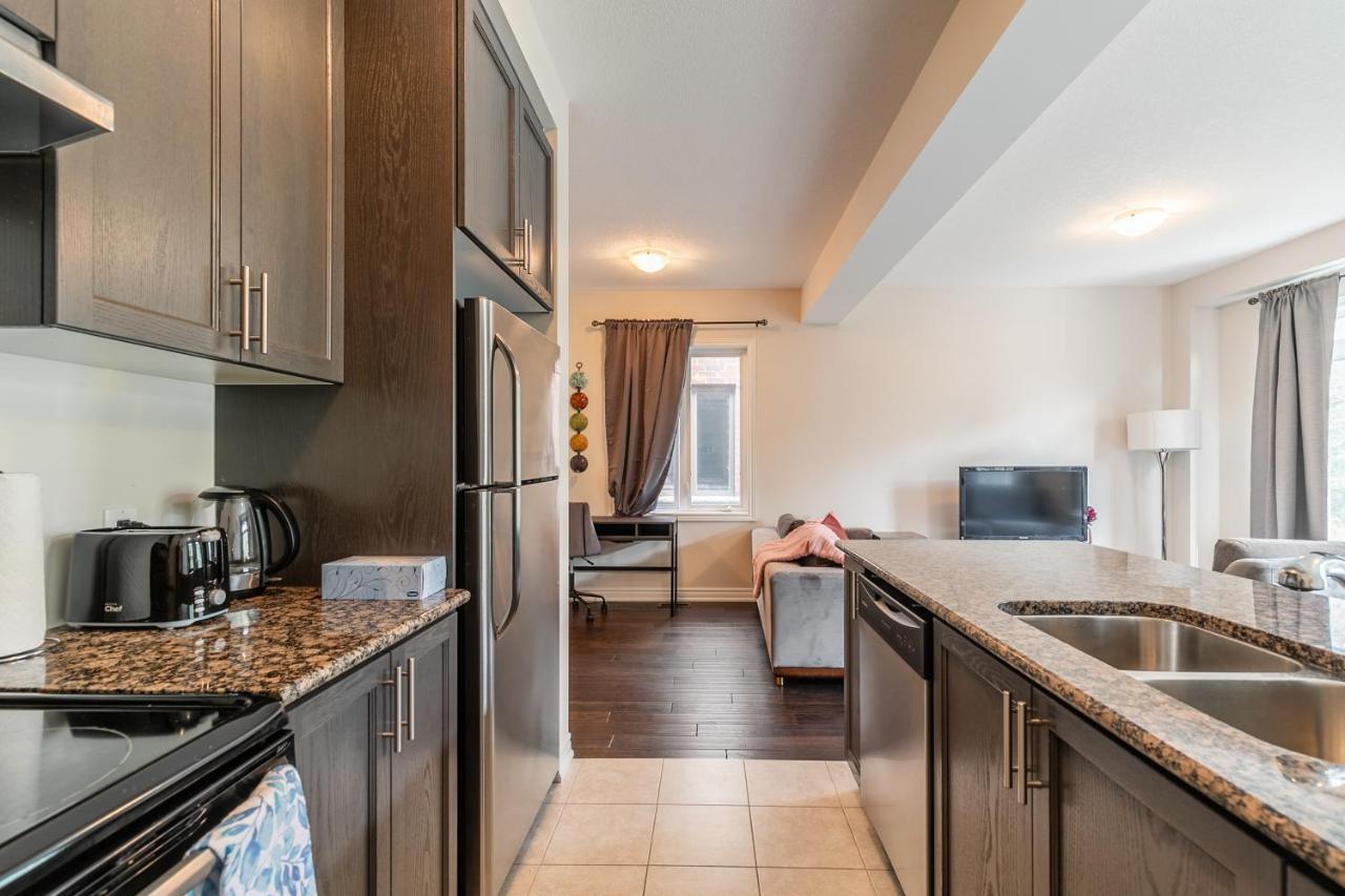 Globalstay Modern Townhomes In Lakeshore Steps To The Beach Hamilton Luaran gambar