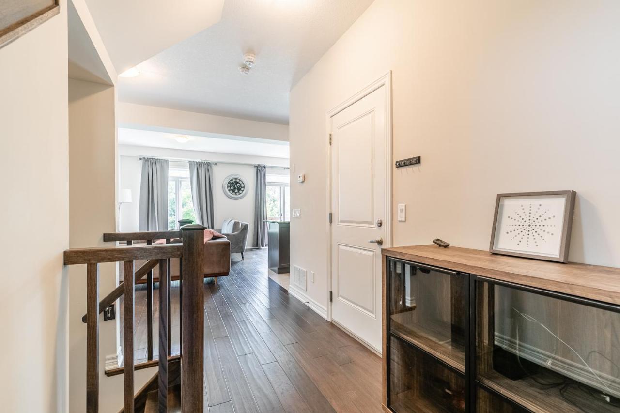Globalstay Modern Townhomes In Lakeshore Steps To The Beach Hamilton Luaran gambar