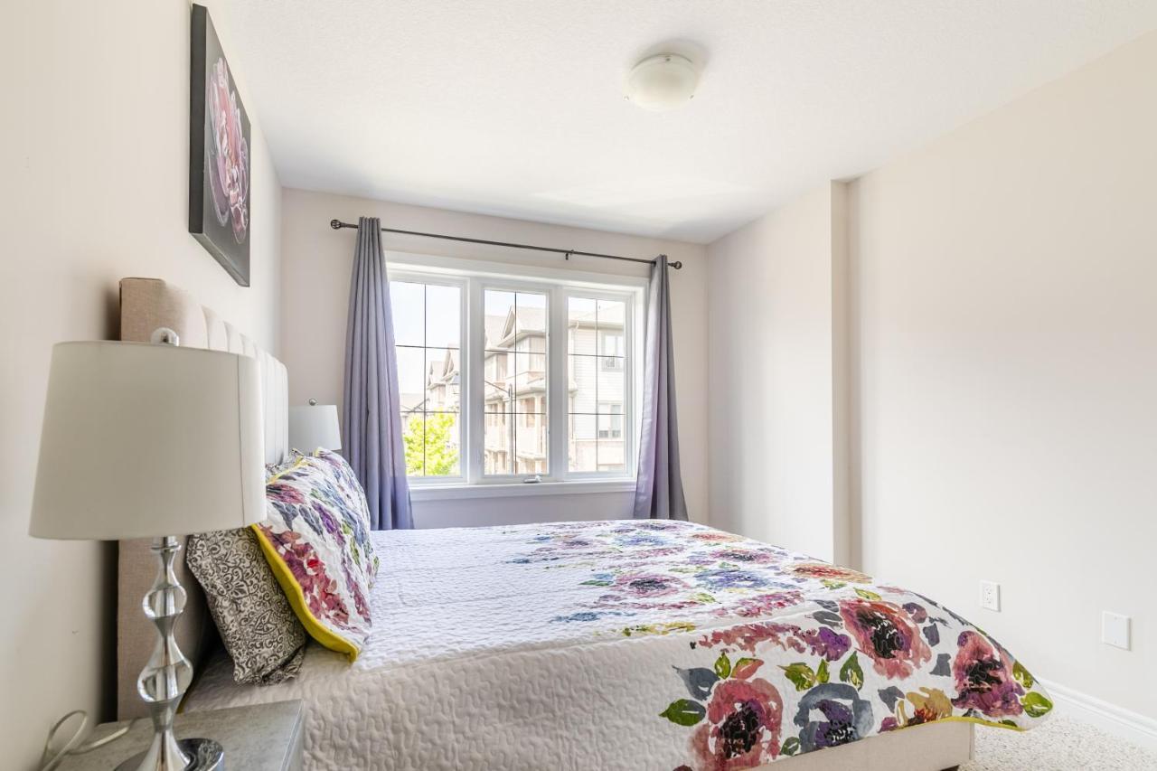 Globalstay Modern Townhomes In Lakeshore Steps To The Beach Hamilton Luaran gambar