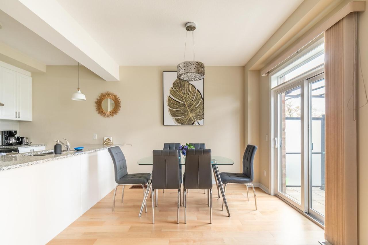 Globalstay Modern Townhomes In Lakeshore Steps To The Beach Hamilton Luaran gambar