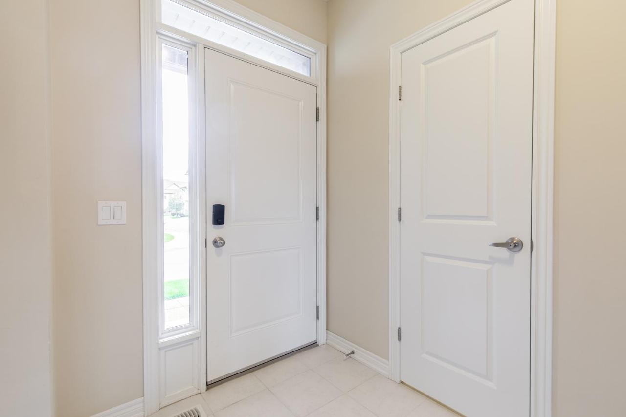 Globalstay Modern Townhomes In Lakeshore Steps To The Beach Hamilton Luaran gambar