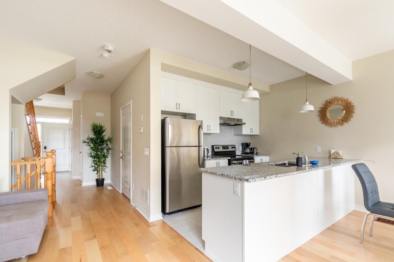 Globalstay Modern Townhomes In Lakeshore Steps To The Beach Hamilton Luaran gambar